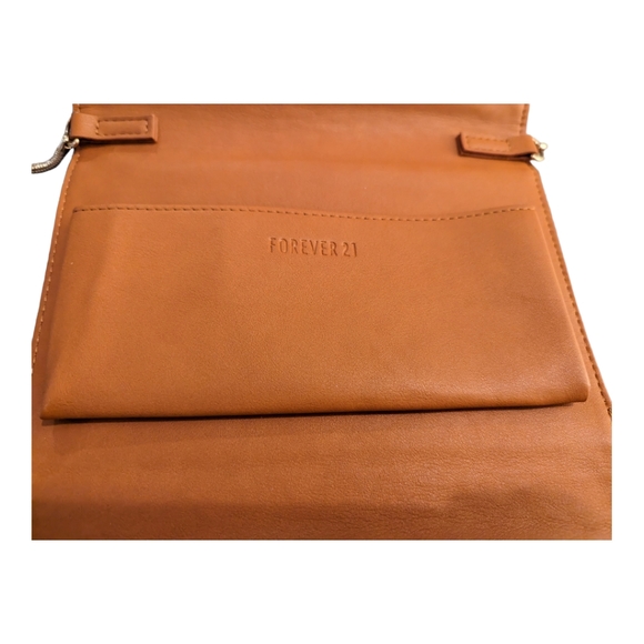 Forever 21 crossbody clutch in camel - Picture 4 of 4